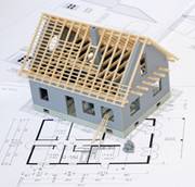 kleines Haus steht auf einen Bauplan